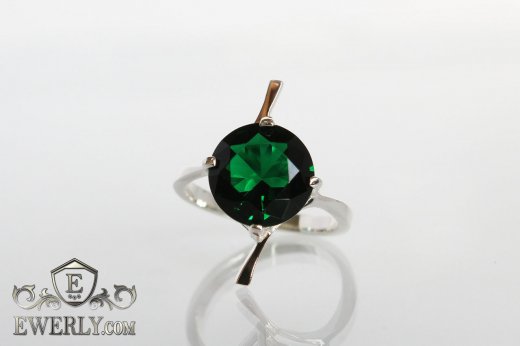 Кольцо из серебра с зелёным камнем, фото