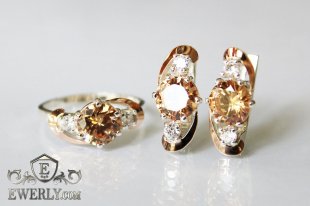 Серёжки и кольцо из серебра с камнями цвета шампань, фото