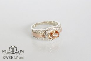 Кольцо из серебра с овальным камнем (цвет - шампань), фото