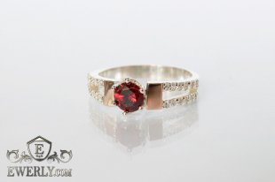 Серебряное кольцо с камнем (гранатовый цвет), фото