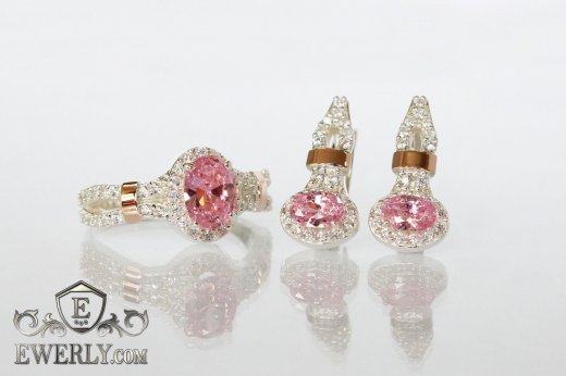Набор: серёжки и кольцо из серебра с золотом и розовыми камнями, фото