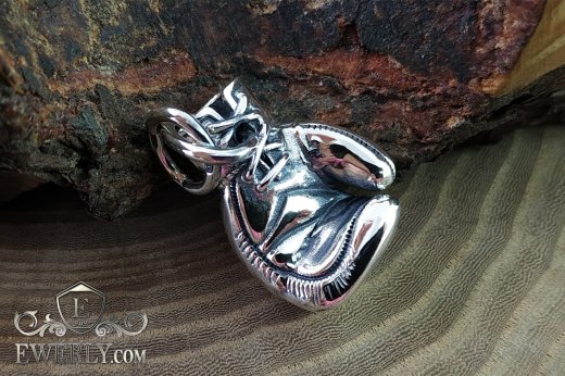 Кулон из серебра в виде Боксерской перчатки, фото