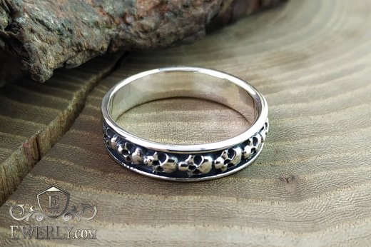 Кольцо с черепами из серебра, фото