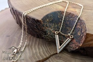 Якорная цепочка с кулоном-буквой "V" из золота, фото