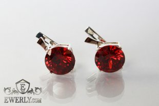 Женские серебряные серёжки с камнями (цвет граната) и золотом, фото