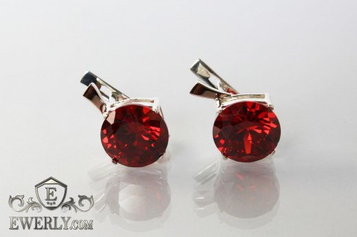 Женские серебряные серёжки с камнями (цвет граната) и золотом, фото