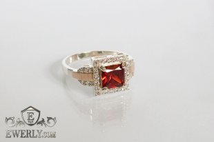 Кольцо из серебра с квадратным камнем (гранатовый цвет), фото