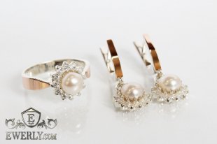 Женский комплект из серьг и кольца с белым жемчугом, фото