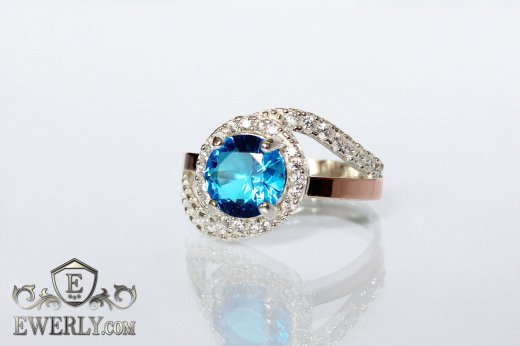 Женское кольцо из серебра с голубым камнем, фото